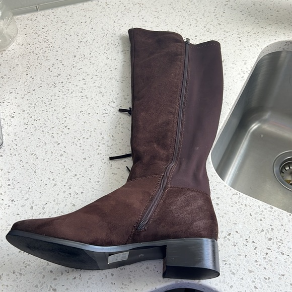 EUC fringe boots. - Picture 8 of 10